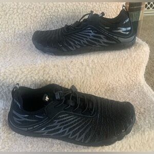 NWT size 7.5 Hike Footwear non-slip barefoot shoes